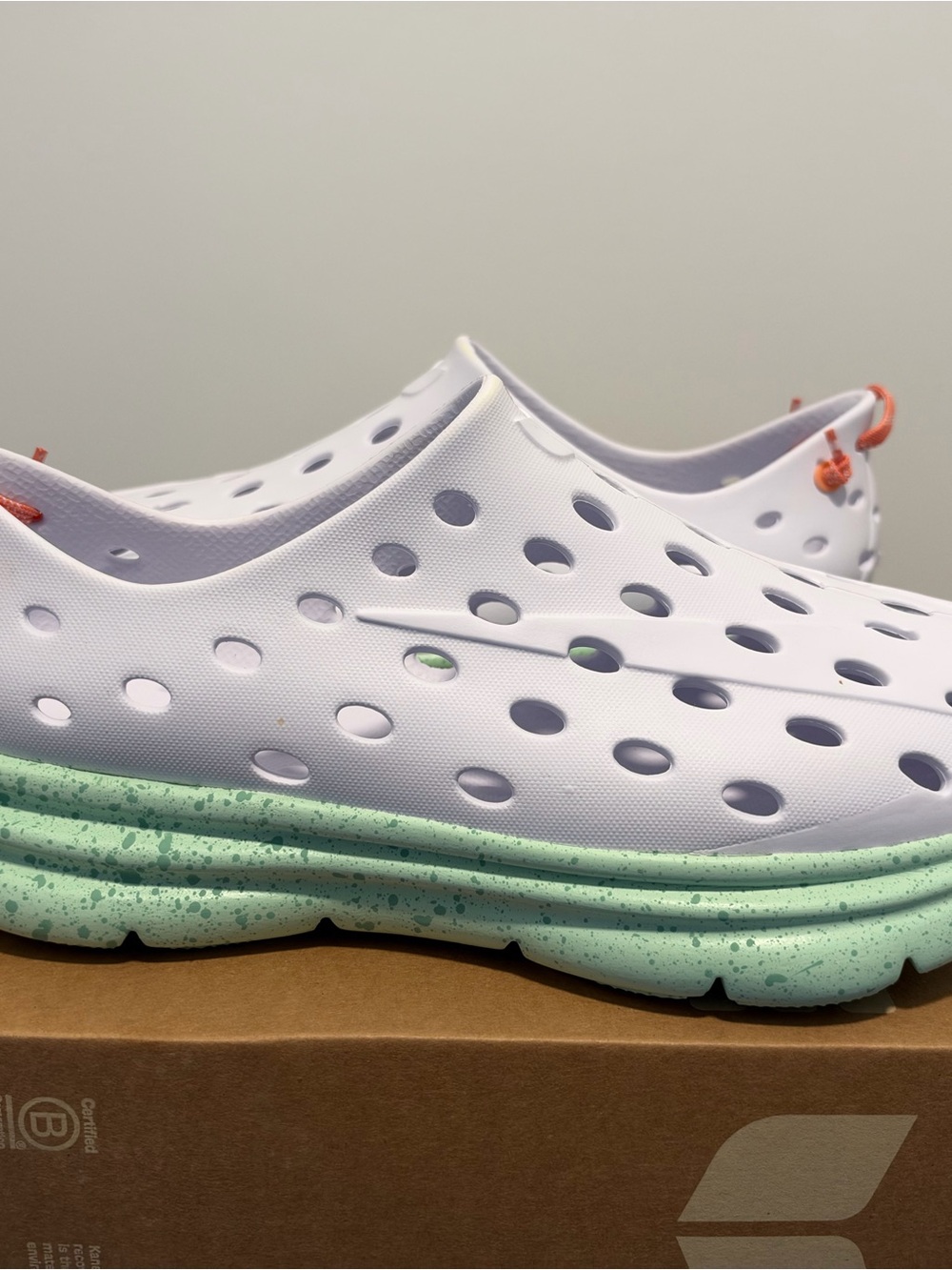 KANE Revive White/Spring Speckle Recovery Shoes - Men’s 12 / Women’s 14